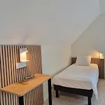 Eisenhower Hotel 2*
